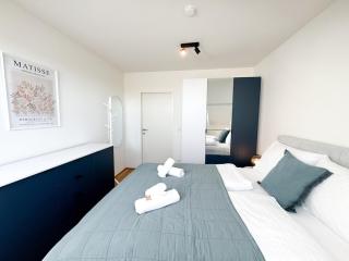 Modern & Spacious 2BR Apartment with Balcony - 7