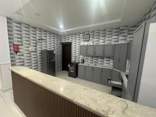 Luxury apartment, 3 bedrooms, living room, kitchen - 4