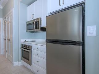 Windsor Lodge Unit 20, studio, 1BR 1BA close to the beaches, pool access - Osprey - 7