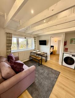 Four Counties Cottage in Collyweston, Perfect for Getaways with Free Parking - Collyweston - 0