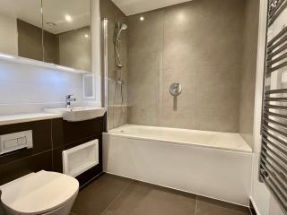 SkyView Superior Apartment - Londra - 7
