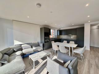 SkyView Superior Apartment - Londra - 2