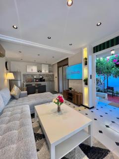 Villa 3 Corniche, Charming Seaside Villa with Jacuzzi, Carrousel Mall Rabat - 0