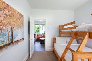 The Milkweed - 18 Meadow View - 1