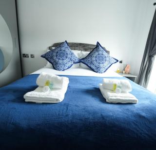 Stylish 1-Bedroom Apartment sleeps 4 - Swansea - 7