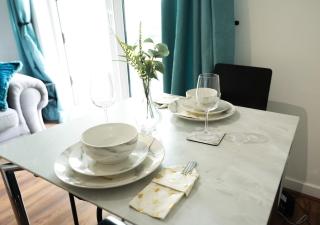 Stylish 1-Bedroom Apartment sleeps 4 - Swansea - 6