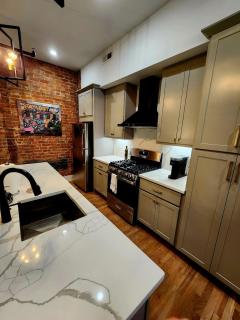 Historic Charm Modern Comfort - Cincinnati - 8