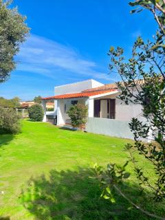Vermentino Appartamento in Villa a 200m dal mare -Giardino, Wi-Fi, AC, BBQ, Parcheggio - Budoni - 0