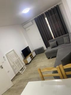 Banesa me qera ne Shengjin dhe Rana Hedhun - 7