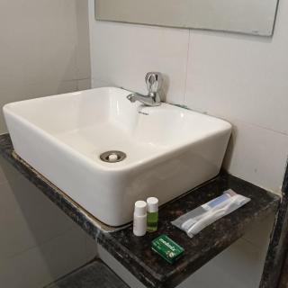 Hotel Raviera inn - Jāmb - 8