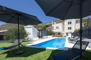 Amazing villa with breathtaking view & heated pool - 9