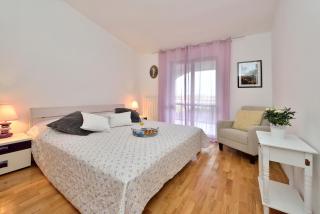Beachfront Skoblar Holiday Home with Seaview - Privlaka - 9
