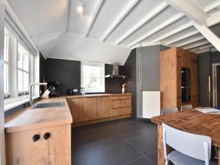 Luxuriously restored farmhouse with trendy interior close to sea and forest - Groet - 4