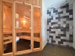 Luxuriously restored farmhouse with trendy interior close to sea and forest - Groet - 9
