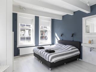Luxuriously restored farmhouse with trendy interior close to sea and forest - Groet - 7