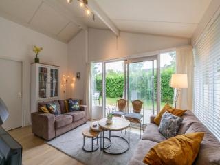 Bungalow in Sint Maartenszee near the Beach - Sint Maartensvlotbrug - 3