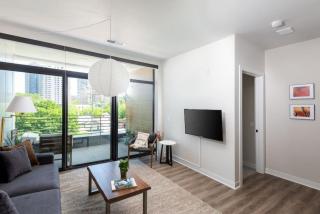 East Side Luxury 1BR Apt - Near Brady St with Balcony and Lounge - Milwaukee - 0