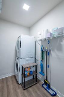 East Side Luxury 1BR Apt - Near Brady St with Balcony and Lounge - Milwaukee - 1