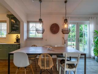 Elegant Home by the Beach - 8