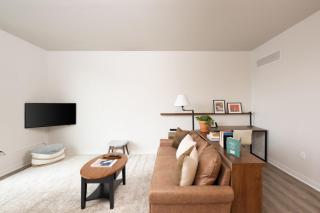 East Side Luxury 1BR Apt - Near Brady St with Balcony and Lounge - Milwaukee - 8