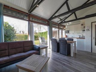 Bungalow near Sint Maartenszee Beach - Sint Maartensvlotbrug - 0