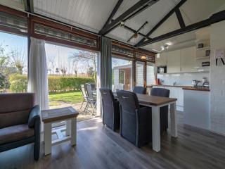Bungalow near Sint Maartenszee Beach - Sint Maartensvlotbrug - 1