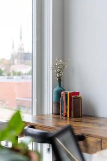 Modern 1BR Apt with Skywalk to Fiserv, Rooftop, and Parking - Milwaukee - 9