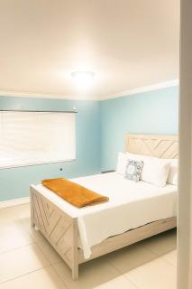Spacious 3 BR Gem Near Beach Sleeps 10 Pompano Beach - Pompano Beach - 2