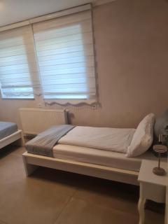 Sehr grosse 5 Zimmer Wohnung mit Garten und terasse - 2