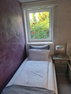 Sehr grosse 5 Zimmer Wohnung mit Garten und terasse - 3