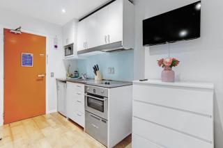 CBD Studio with Full Kitchen and Laundry - Auckland - 4
