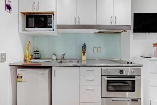 CBD Studio with Full Kitchen and Laundry - Auckland - 9