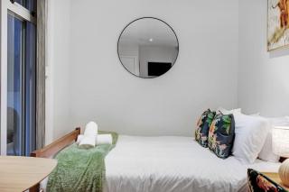 CBD Studio with Full Kitchen and Laundry - Auckland - 1