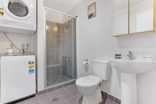 CBD Studio with Full Kitchen and Laundry - Auckland - 7