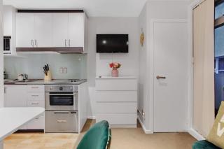 CBD Studio with Full Kitchen and Laundry - Auckland - 3
