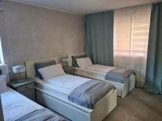 Sehr grosse 5 Zimmer Wohnung mit Garten und terasse - Wiesbaden - 4