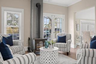 Elegant Pool Retreat with Firepit - Palm Harbor - 9