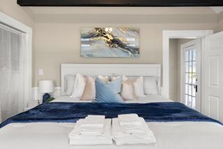 Elegant Pool Retreat with Firepit - Palm Harbor - 8