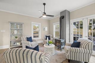 Elegant Pool Retreat with Firepit - Palm Harbor - 4