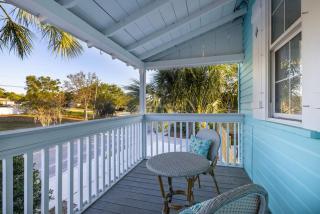 Elegant Pool Retreat with Firepit - Palm Harbor - 3