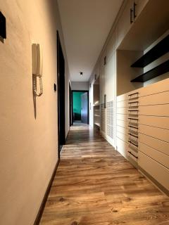 Super Central 2-Storey Apartment - 1