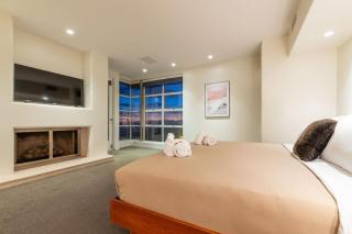 Stunning Panoramic Ocean Views Penthouse Hot Tub - 3