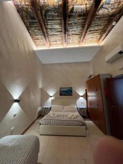 La cartolina di Napoli free parking for small cars only - 3