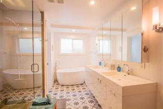 Deluxe Master Studio Private Entrance and Patio - 0