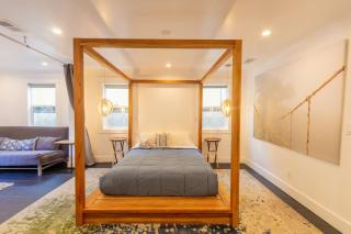 Deluxe Master Studio Private Entrance and Patio - 3