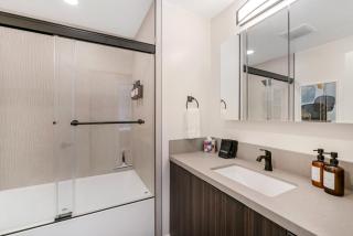 Neat Retreat w Hot Tub Near Beach and Downtown - 8