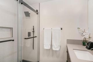 Neat Retreat w Hot Tub Near Beach and Downtown - 3