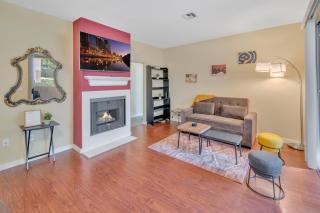 Heart of Carmel Valley 2BR, Families and Corp Stays - 8