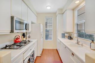 Heart of Carmel Valley 2BR, Families and Corp Stays - 3