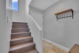 Point Loma 2BR Townhome w Parking in Prime Location - 0